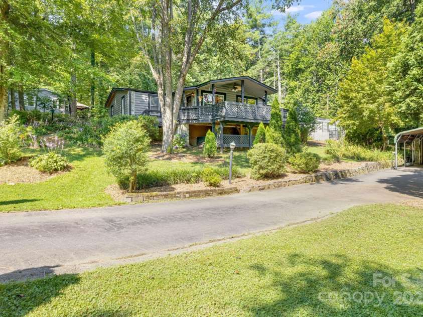 19 Timbers Edge Lane, Fairview, NC 28730.  MLS# CAR4278405, YatesRealty ID 25673. 