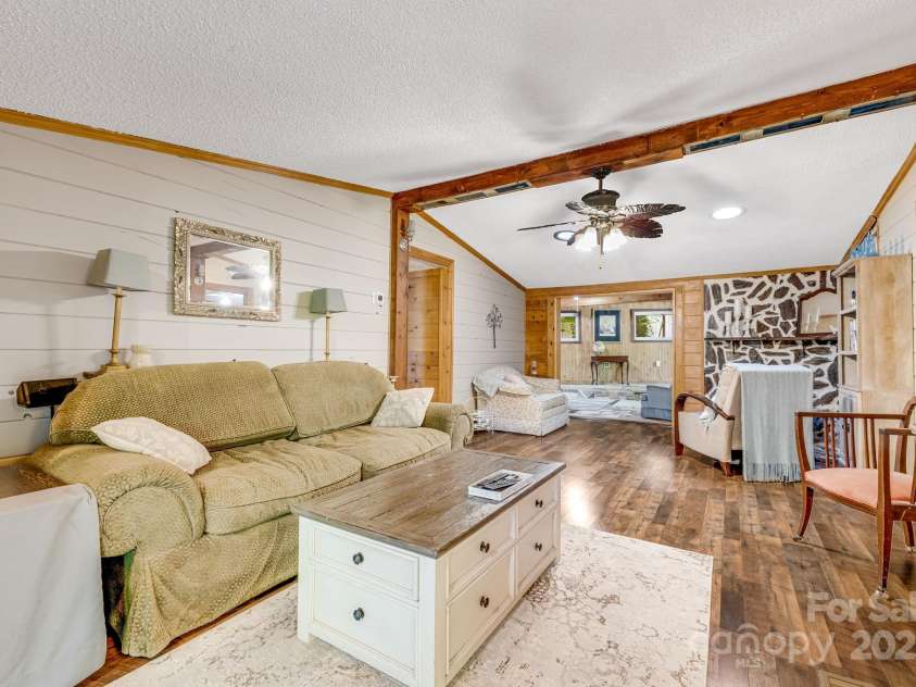 19 Timbers Edge Lane, Fairview, NC 28730.  MLS# CAR4278405, YatesRealty ID 25673. 