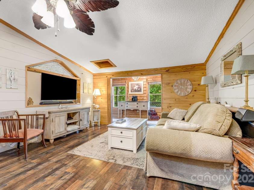 19 Timbers Edge Lane, Fairview, NC 28730.  MLS# CAR4278405, YatesRealty ID 25673. 