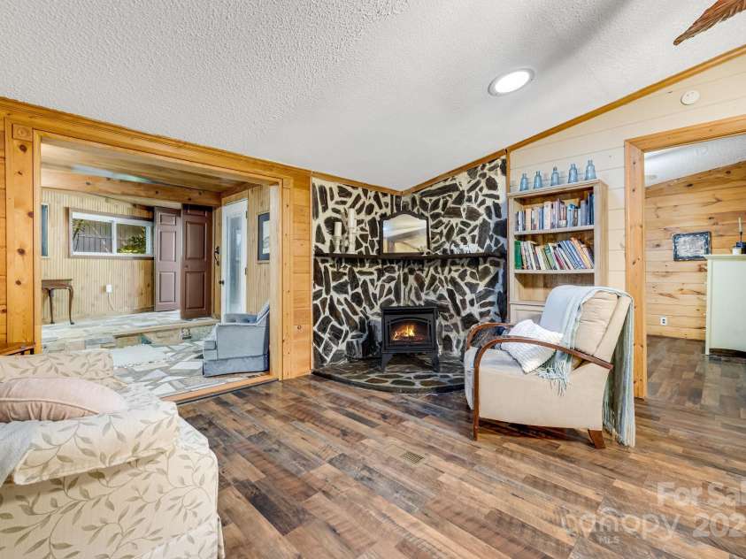 19 Timbers Edge Lane, Fairview, NC 28730.  MLS# CAR4278405, YatesRealty ID 25673. 