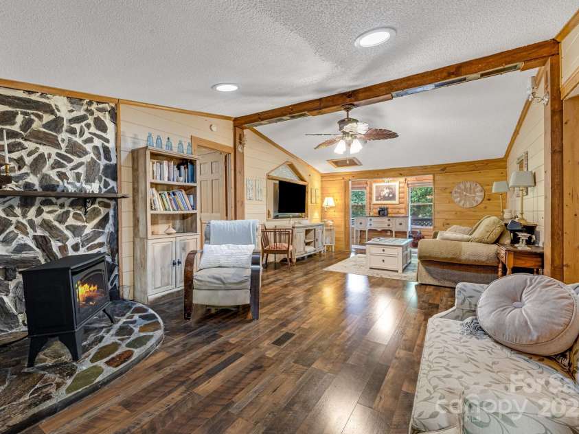19 Timbers Edge Lane, Fairview, NC 28730.  MLS# CAR4278405, YatesRealty ID 25673. 