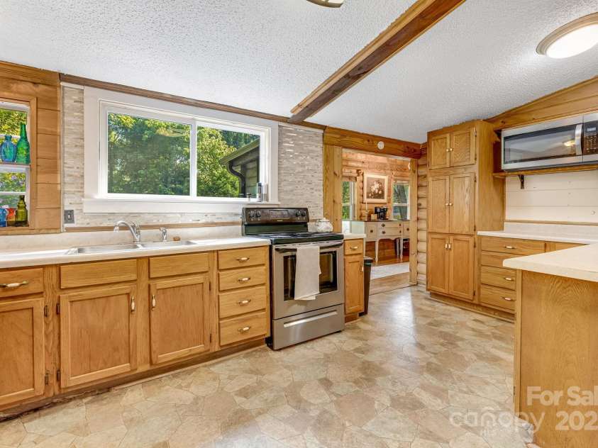 19 Timbers Edge Lane, Fairview, NC 28730.  MLS# CAR4278405, YatesRealty ID 25673. 