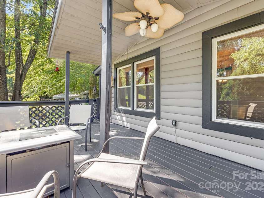 19 Timbers Edge Lane, Fairview, NC 28730.  MLS# CAR4278405, YatesRealty ID 25673. 