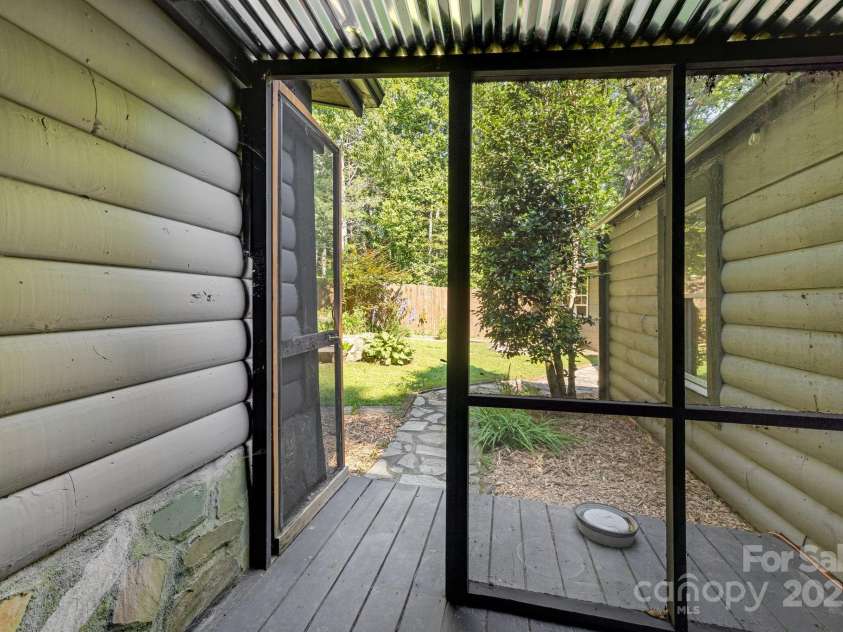 19 Timbers Edge Lane, Fairview, NC 28730.  MLS# CAR4278405, YatesRealty ID 25673. 