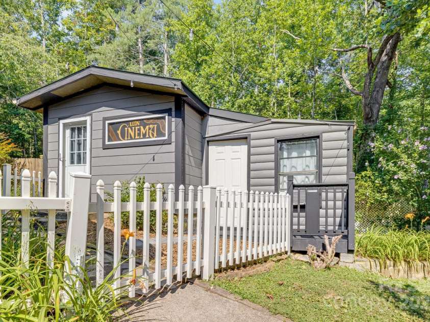 19 Timbers Edge Lane, Fairview, NC 28730.  MLS# CAR4278405, YatesRealty ID 25673. 
