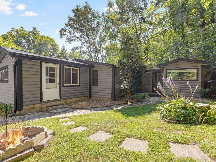 19 Timbers Edge Lane, Fairview, NC 28730.  MLS# CAR4278405, YatesRealty ID 25673. 
