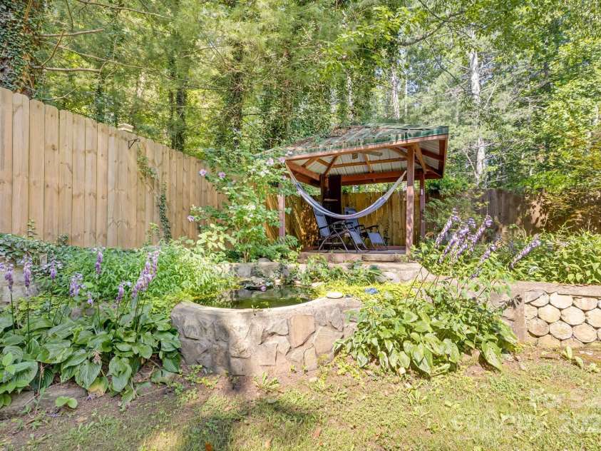 19 Timbers Edge Lane, Fairview, NC 28730.  MLS# CAR4278405, YatesRealty ID 25673. 