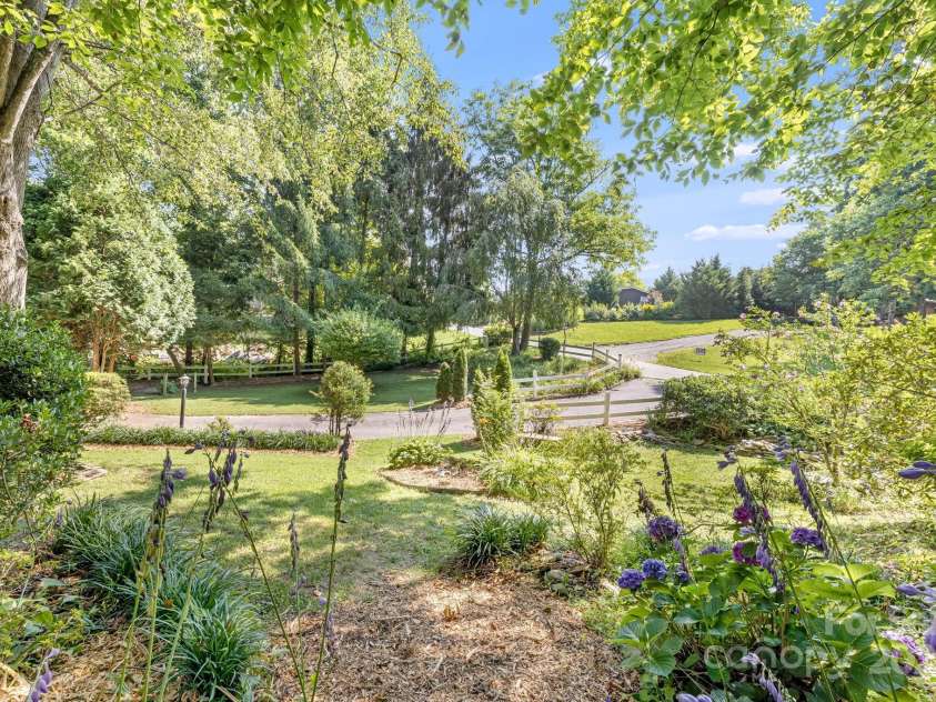 19 Timbers Edge Lane, Fairview, NC 28730.  MLS# CAR4278405, YatesRealty ID 25673. 