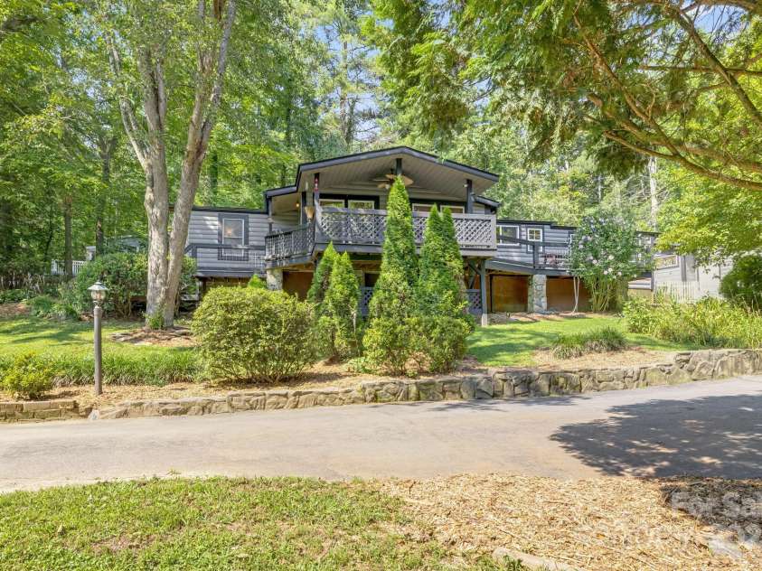 19 Timbers Edge Lane, Fairview, NC 28730.  MLS# CAR4278405, YatesRealty ID 25673. 