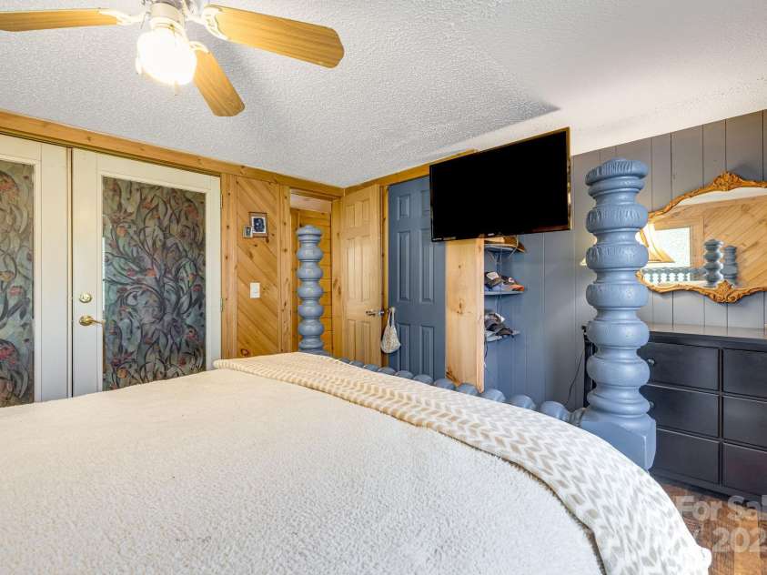 19 Timbers Edge Lane, Fairview, NC 28730.  MLS# CAR4278405, YatesRealty ID 25673. 