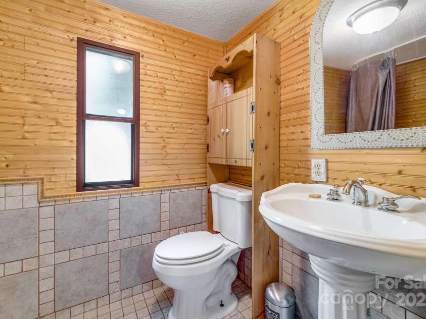 19 Timbers Edge Lane, Fairview, NC 28730.  MLS# CAR4278405, YatesRealty ID 25673. 