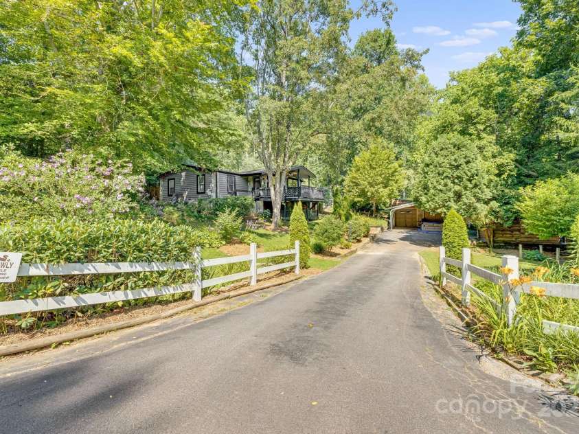 19 Timbers Edge Lane, Fairview, NC 28730.  MLS# CAR4278405, YatesRealty ID 25673. 