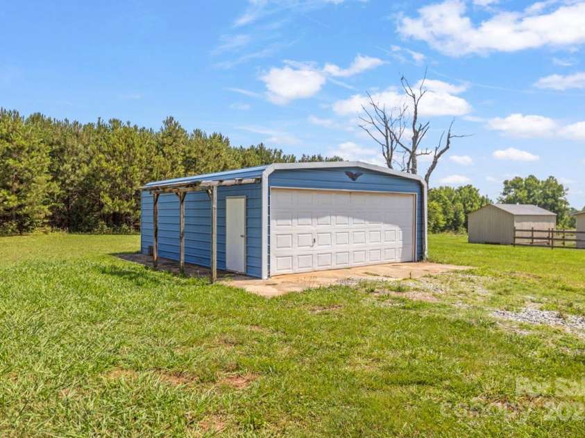 5354 Sherrills Ford Road, Catawba, NC 28609.  MLS# CAR4268743, YatesRealty ID 25674. Detached garage
