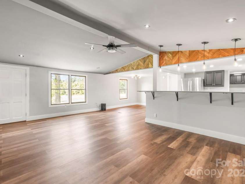 5354 Sherrills Ford Road, Catawba, NC 28609.  MLS# CAR4268743, YatesRealty ID 25674. Enjoy conversations at the breakfast bar