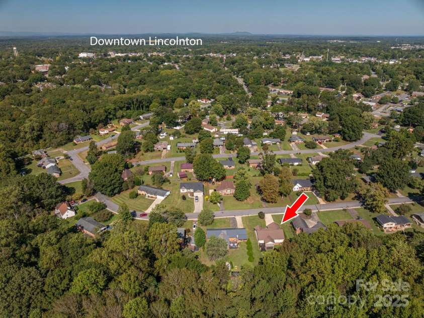 217 Rock Creek Drive, Lincolnton, NC 28092.  MLS# CAR4307464, YatesRealty ID 25675. 5 minutes from downtown Lincolnton