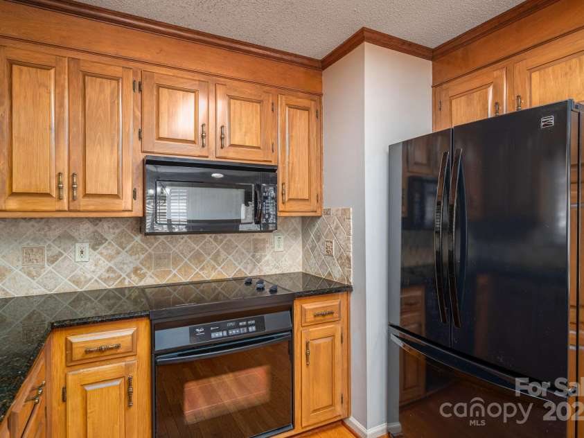 217 Rock Creek Drive, Lincolnton, NC 28092.  MLS# CAR4307464, YatesRealty ID 25675. 