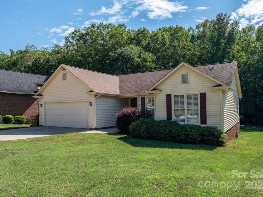 217 Rock Creek Drive, Lincolnton, NC 28092.  MLS# CAR4307464, YatesRealty ID 25675. 