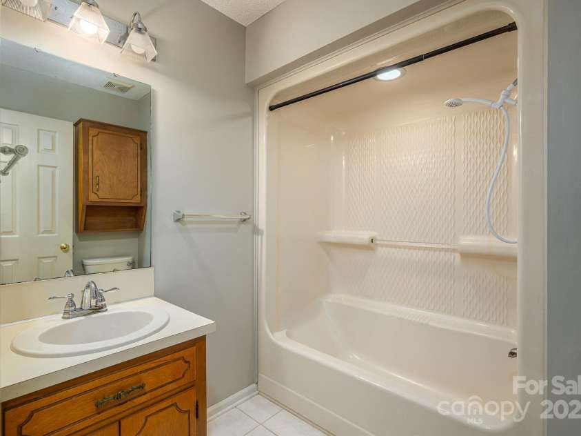 217 Rock Creek Drive, Lincolnton, NC 28092.  MLS# CAR4307464, YatesRealty ID 25675. Bathroom 2