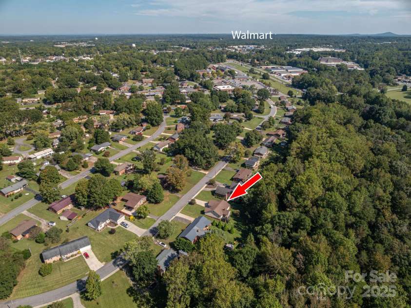217 Rock Creek Drive, Lincolnton, NC 28092.  MLS# CAR4307464, YatesRealty ID 25675. Minutes from grocery stores