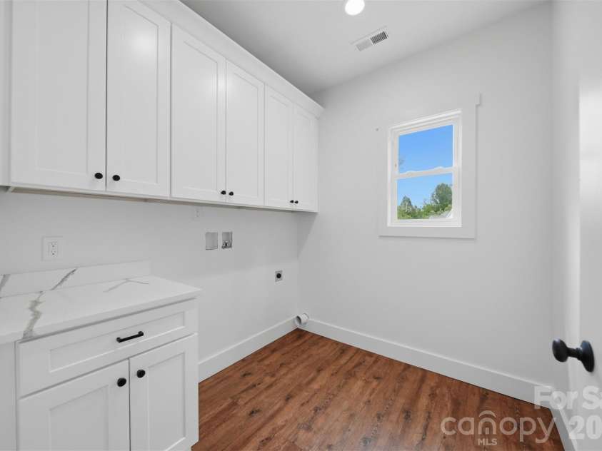 414 Scarlett Oak Court, Lenoir, NC 28645.  MLS# CAR4385390, YatesRealty ID 25675. 