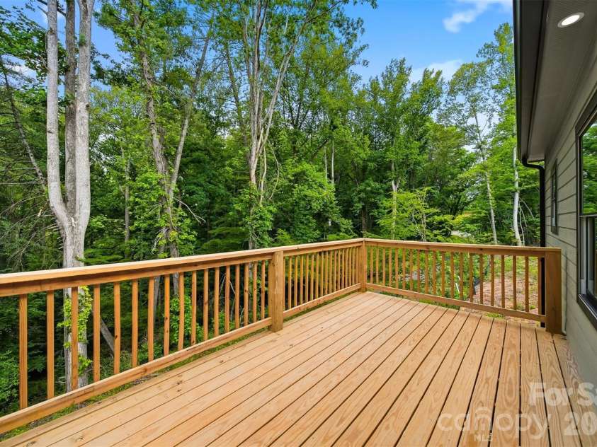 414 Scarlett Oak Court, Lenoir, NC 28645.  MLS# CAR4385390, YatesRealty ID 25675. 