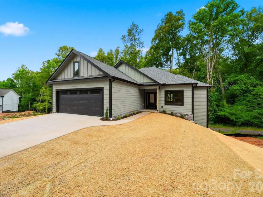 414 Scarlett Oak Court, Lenoir, NC 28645.  MLS# CAR4385390, YatesRealty ID 25675. 
