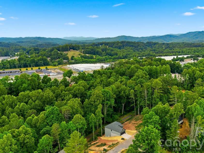 414 Scarlett Oak Court, Lenoir, NC 28645.  MLS# CAR4385390, YatesRealty ID 25675. 