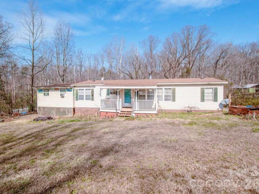 133 Penny Drive, Statesville, NC 28625.  MLS# CAR4322178, YatesRealty ID 25676. 