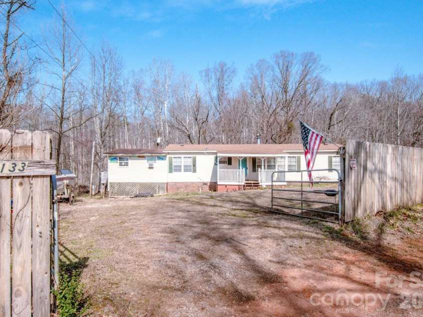 133 Penny Drive, Statesville, NC 28625.  MLS# CAR4322178, YatesRealty ID 25676. 