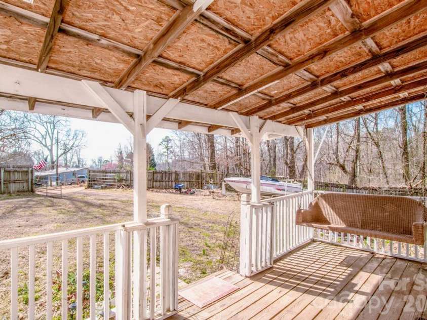 133 Penny Drive, Statesville, NC 28625.  MLS# CAR4322178, YatesRealty ID 25676. 