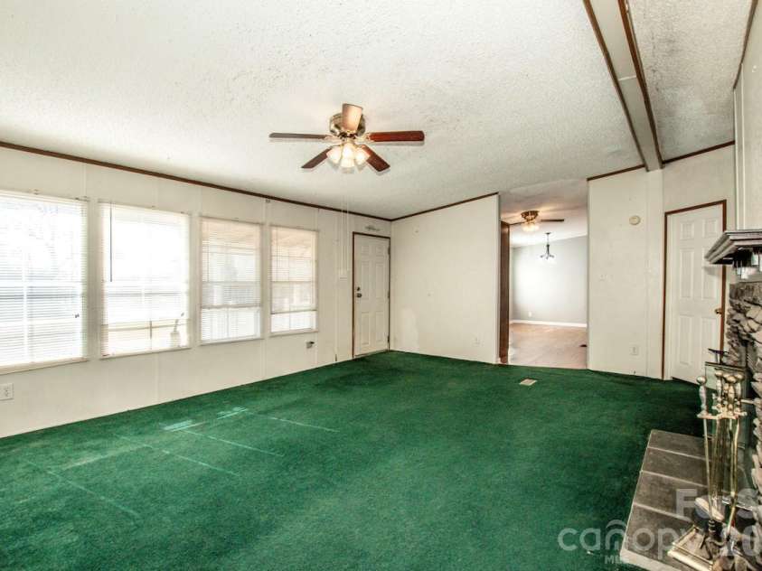 133 Penny Drive, Statesville, NC 28625.  MLS# CAR4322178, YatesRealty ID 25676. 