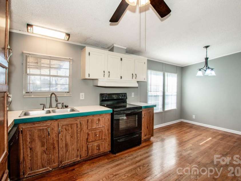 133 Penny Drive, Statesville, NC 28625.  MLS# CAR4322178, YatesRealty ID 25676. 