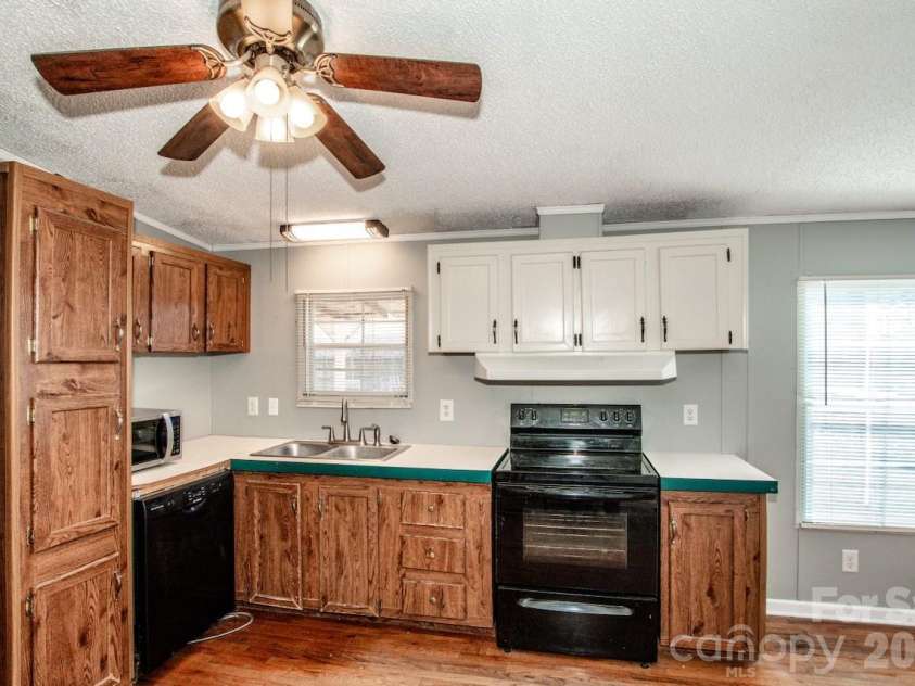 133 Penny Drive, Statesville, NC 28625.  MLS# CAR4322178, YatesRealty ID 25676. 