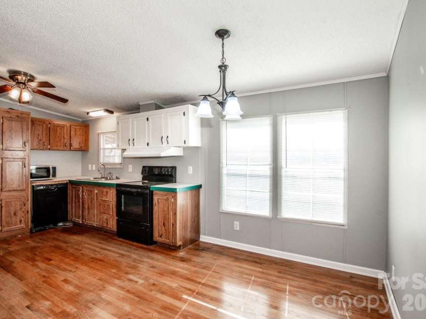 133 Penny Drive, Statesville, NC 28625.  MLS# CAR4322178, YatesRealty ID 25676. 