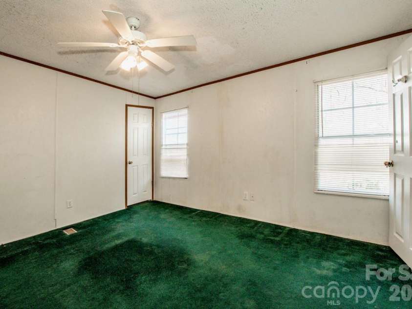 133 Penny Drive, Statesville, NC 28625.  MLS# CAR4322178, YatesRealty ID 25676. 