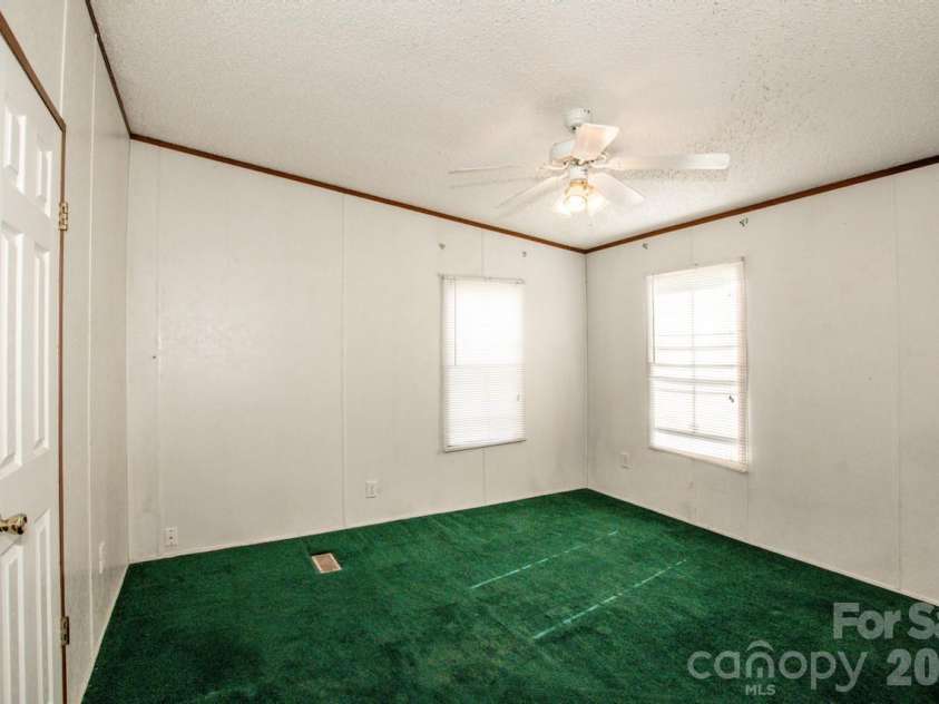 133 Penny Drive, Statesville, NC 28625.  MLS# CAR4322178, YatesRealty ID 25676. 