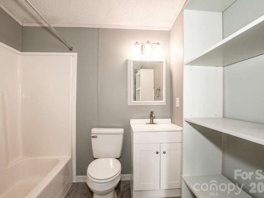 133 Penny Drive, Statesville, NC 28625.  MLS# CAR4322178, YatesRealty ID 25676. 