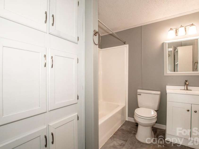 133 Penny Drive, Statesville, NC 28625.  MLS# CAR4322178, YatesRealty ID 25676. 