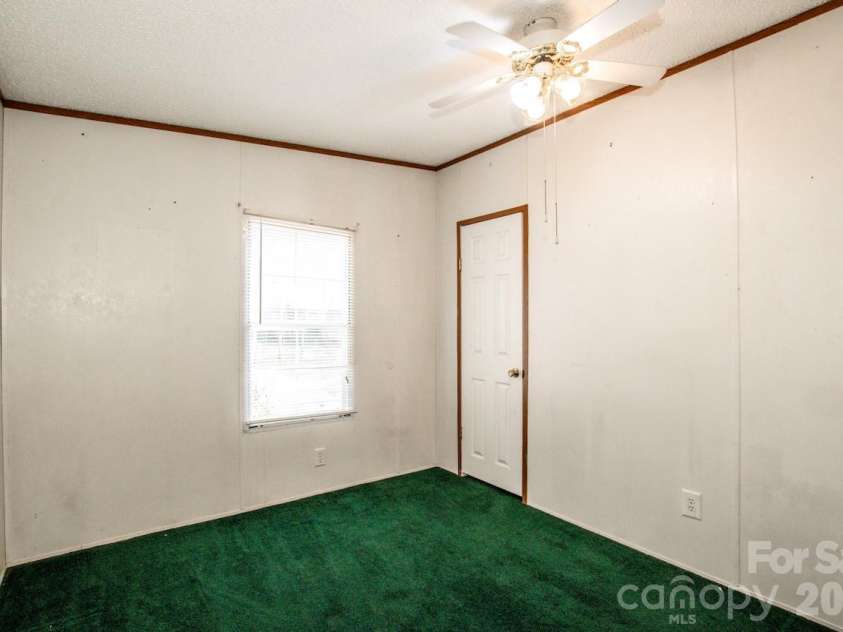 133 Penny Drive, Statesville, NC 28625.  MLS# CAR4322178, YatesRealty ID 25676. 