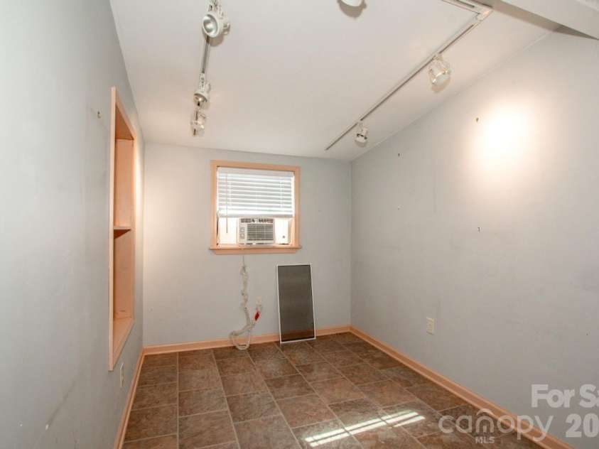 133 Penny Drive, Statesville, NC 28625.  MLS# CAR4322178, YatesRealty ID 25676. 