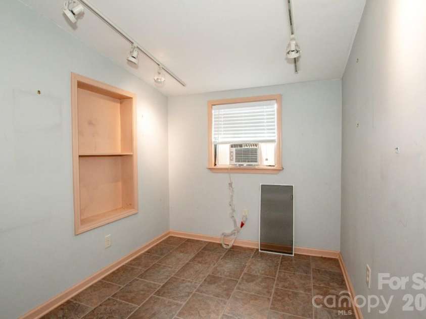 133 Penny Drive, Statesville, NC 28625.  MLS# CAR4322178, YatesRealty ID 25676. 