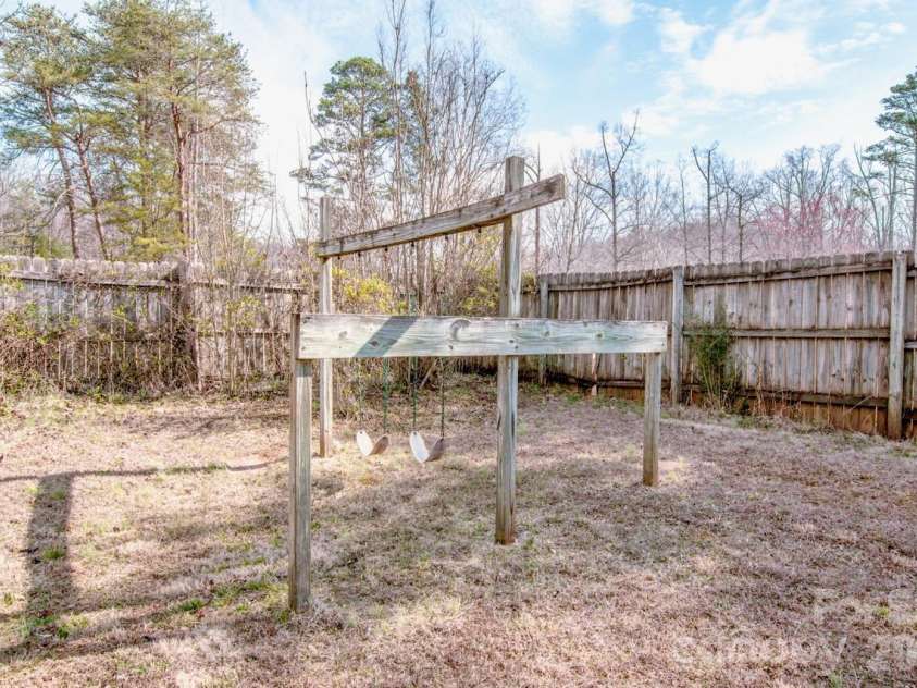 133 Penny Drive, Statesville, NC 28625.  MLS# CAR4322178, YatesRealty ID 25676. 