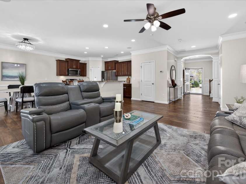 2032 Pinyon Lane, Lancaster, SC 29720.  MLS# CAR4369773, YatesRealty ID 25677. Bright Home with natural light in each room