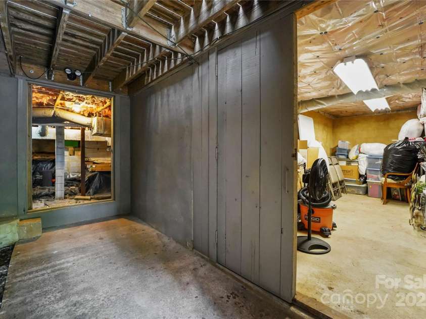 26 New River Trace, Lake Wylie, SC 29710.  MLS# CAR4266777, YatesRealty ID 25678. Amble storage areas