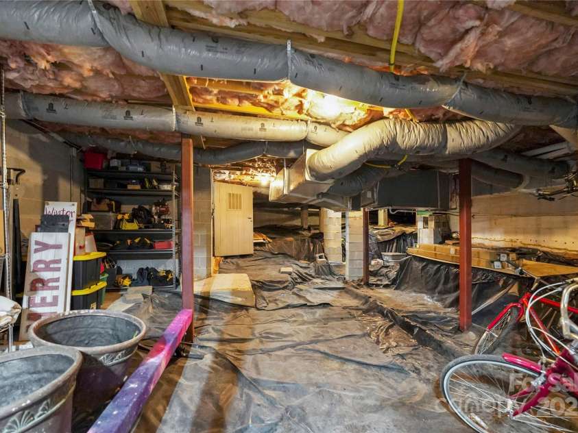 26 New River Trace, Lake Wylie, SC 29710.  MLS# CAR4266777, YatesRealty ID 25678. Oversized crawlspace