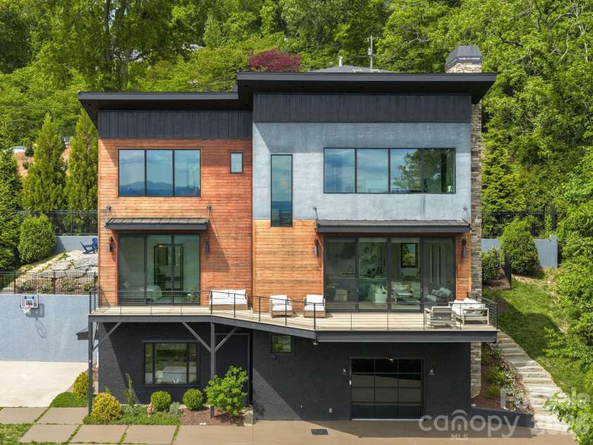 127 Griffing Boulevard, Asheville, NC 28804.  MLS# CAR4380462, YatesRealty ID 25679. 
