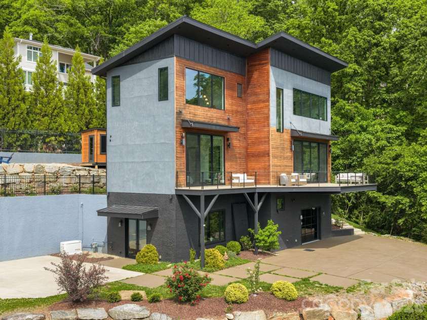 127 Griffing Boulevard, Asheville, NC 28804.  MLS# CAR4380462, YatesRealty ID 25679. 