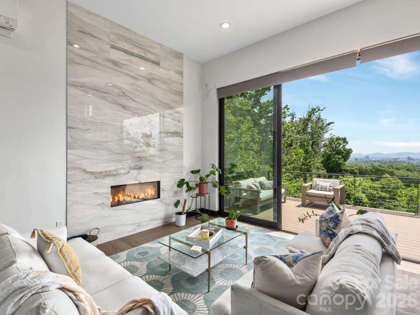127 Griffing Boulevard, Asheville, NC 28804.  MLS# CAR4380462, YatesRealty ID 25679. 