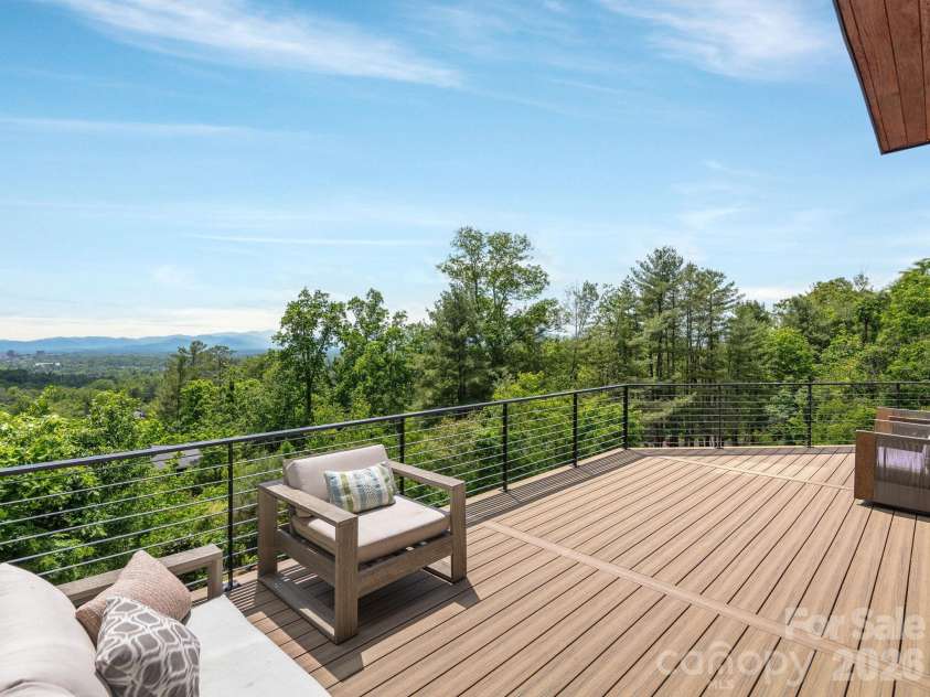 127 Griffing Boulevard, Asheville, NC 28804.  MLS# CAR4380462, YatesRealty ID 25679. 