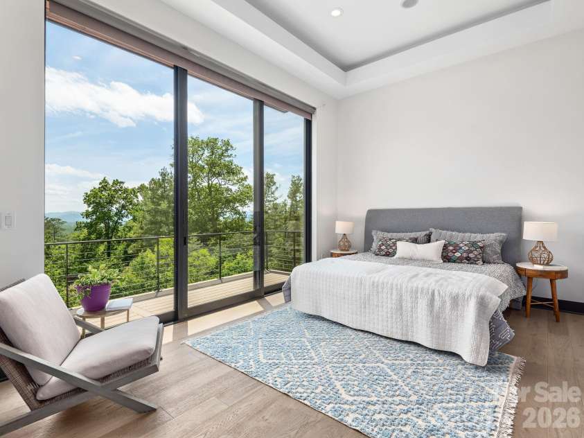 127 Griffing Boulevard, Asheville, NC 28804.  MLS# CAR4380462, YatesRealty ID 25679. 